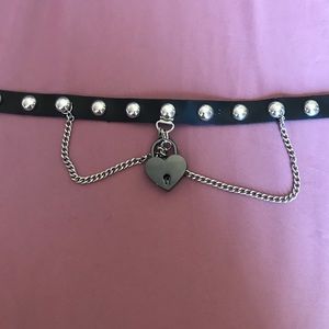 BLACK HEART LOCK CHAINED CHOKER